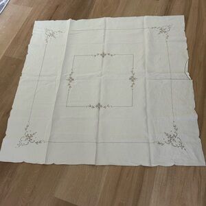 Vintage Linen Elegant Cream Embroidered Tablecloth